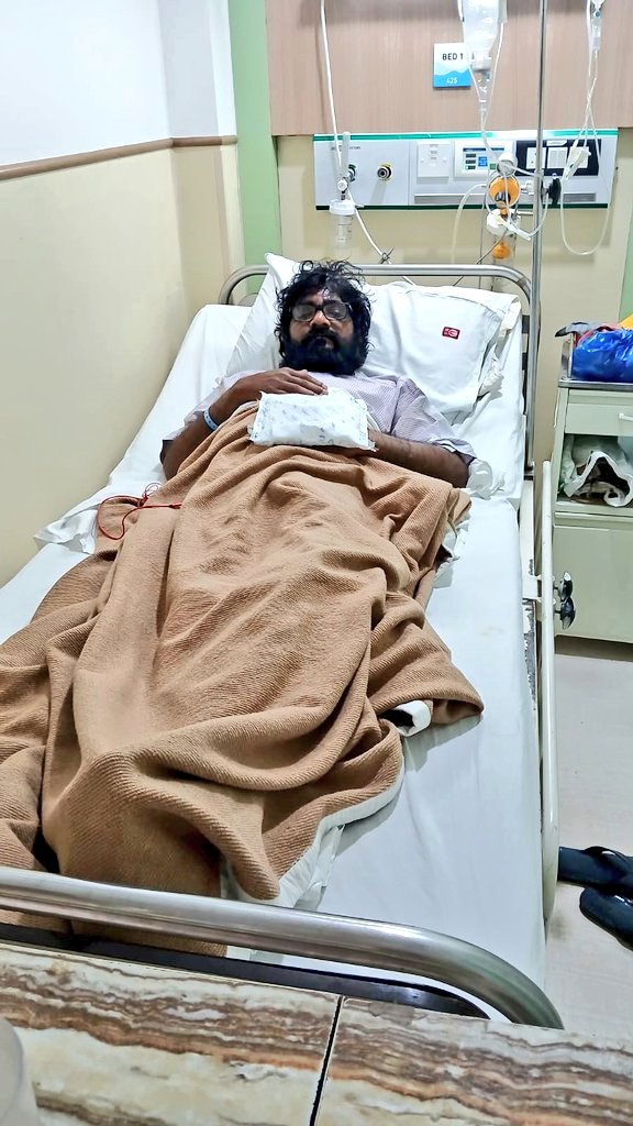 Health update: आज़ तीसरा दिन है माननीय अध्यक्ष जी अस्पताल में भर्ती हैं, डॉक्टरों कि टीम द्वारा बेहतर उपचार के बाद आज़ तबियत में काफ़ी सुधार हैं। सिघ्र स्वस्थ हेतु प्रार्थना, दुआओं, चिंता करने के लिए आप सभी का हृदय से आभार।

आज़ाद समाज पार्टी, मुंबई
