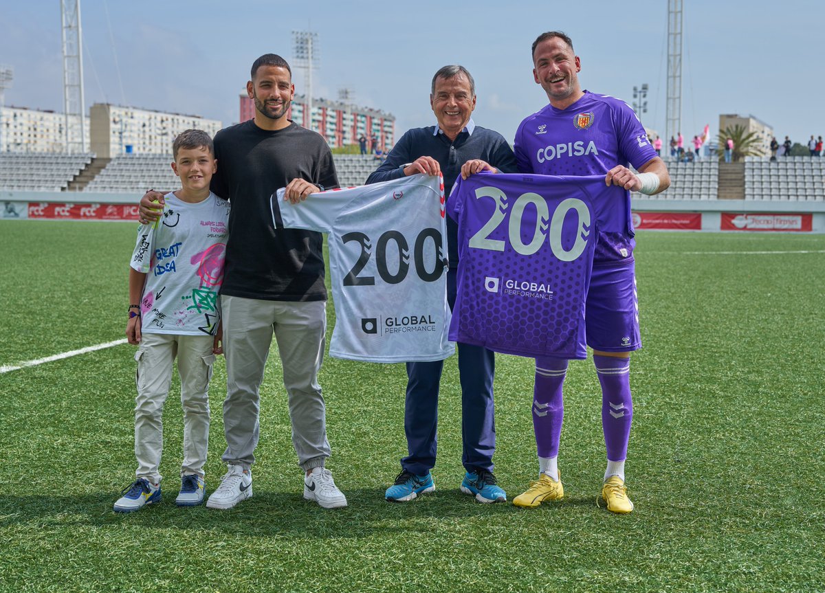 📚Formen part de la nostra història!

🎉<a href="/adriaag/">Adrià Aliaga Gòmez</a> i <a href="/josecanario12/">josecanario</a> han arribat als 2⃣0⃣0⃣ partits oficials amb el primer equip, sent el 12è i 13è jugador que més vegades han vestit la franja!

♥️♦️Moltes felicitats i gràcies! #CELHistòria