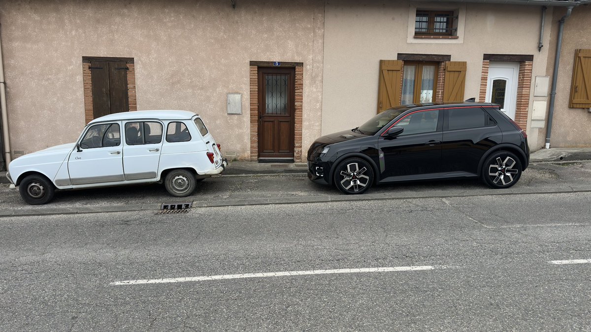 David70_82's tweet photo. Elle est arrivée 😜😍 https://t.co/WQVqSORqac