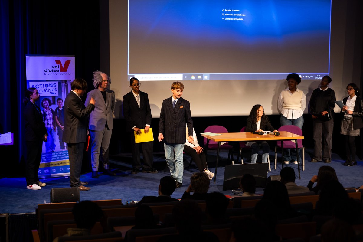 valdoise's tweet photo. Les élèves des collèges Ardillière de Nézant (Saint-Brice-sous-Forêt), Aimé Césaire (Ézanville) et Pierre Curie (Goussainville) ont ainsi pu découvrir un lieu d’enseignement d’#excellence et s’informer sur les parcours possibles après le collège.  

Aziza Philippon, Conseillère départementale déléguée en charge de la Vie étudiante et associative, était également présente pour accompagner les élèves lors de cette visite.