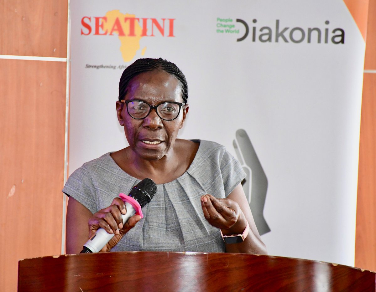 SEATINIUGANDA's tweet photo. This is a Training of Trainers. You’re here not just to learn but to go back and train others. Trade unions, media, community leaders—you all have a role to play. — Ms. Jane Nalunga, Executive Director, SEATINI Uganda
#MakeInvestmentsWork #LifeBeforeProfit @FordFoundation https://t.co/0xVRPmuS9x