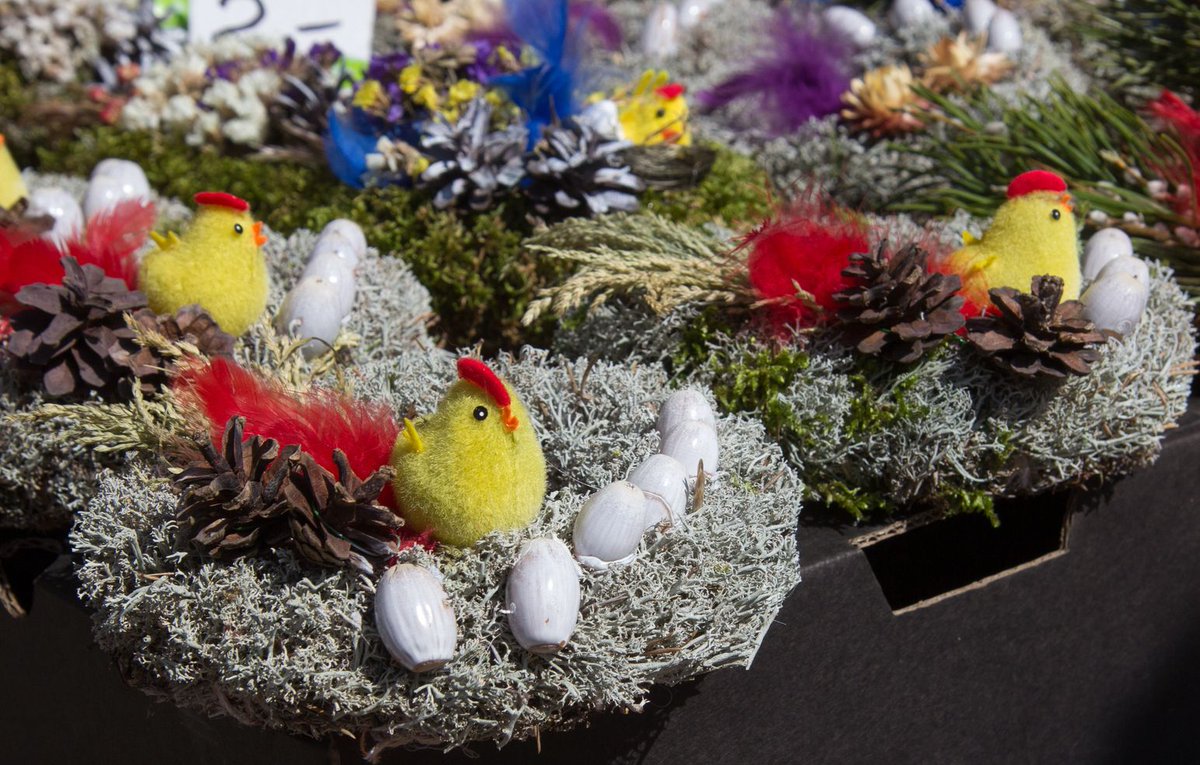 comolake_today's tweet photo. Como’s beloved Fiera di Pasqua (Easter market) returns this April, bringing festive charm to the city’s historic heart. From Thursday 17 to Easter Monday 21 April: https://t.co/n9QJq9uGVK 

#comolaketoday #lake https://t.co/uUOoy5W6hq