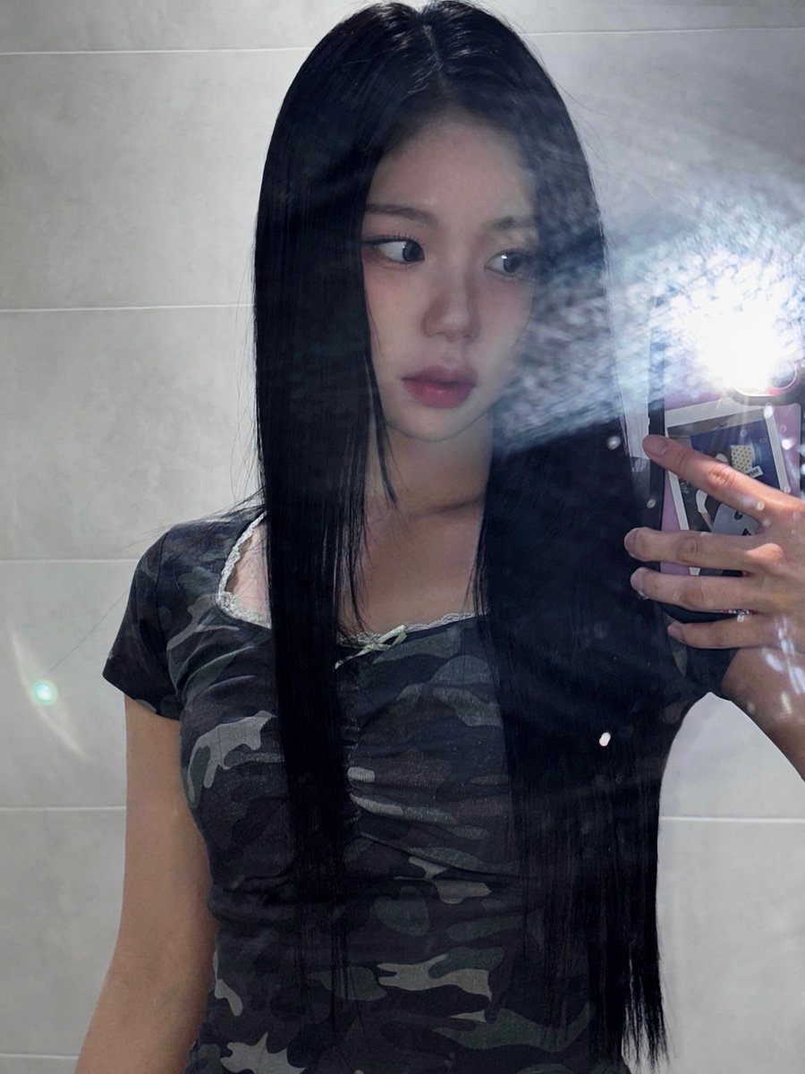 Look ❤‍🔥

#휴이 #HUE
#배드빌런 #BADVILLAIN