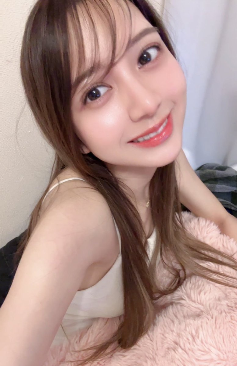 marumaruzuki617's tweet photo. 上司に自分を成長させてくれる人と関わりなさいと言われて久々にChimuさんとまゆみさんに会いたくなった。

あの人達ほど心の底から勇気づけてくれる言葉をかけてくれる人は他にはいない

本当に根っからの人が完成されてる。

あ、元メイドまるです。一般社会人7年目になりました🙇‍♀️ https://t.co/B67YLMDHEX