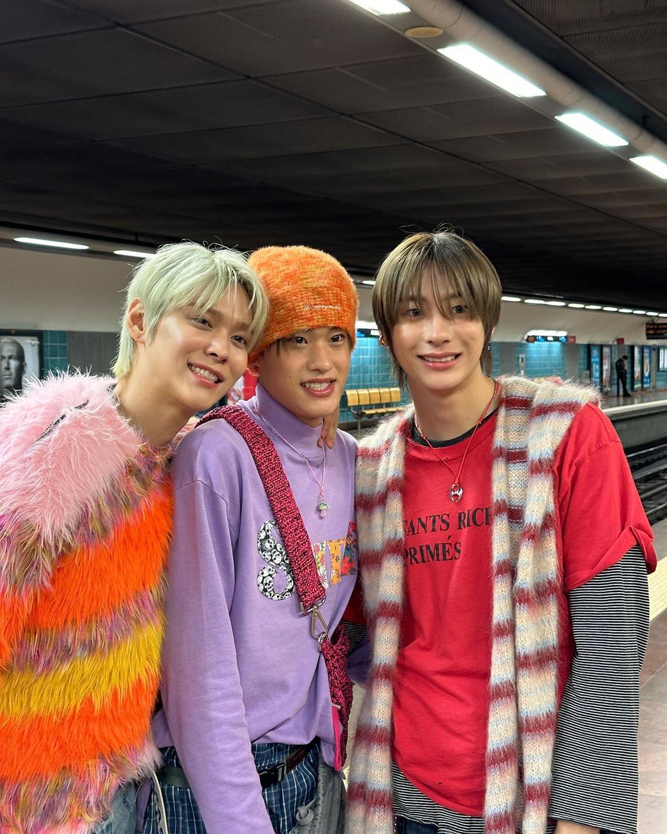 amntonni's tweet photo. ยิ้มธุรกิจ ภายใต้รอยยิ้ม แอบหยิกหลังกันอยู่มาก1672552525255525555515155555555555555555555 https://t.co/Wd2UJj9yZe