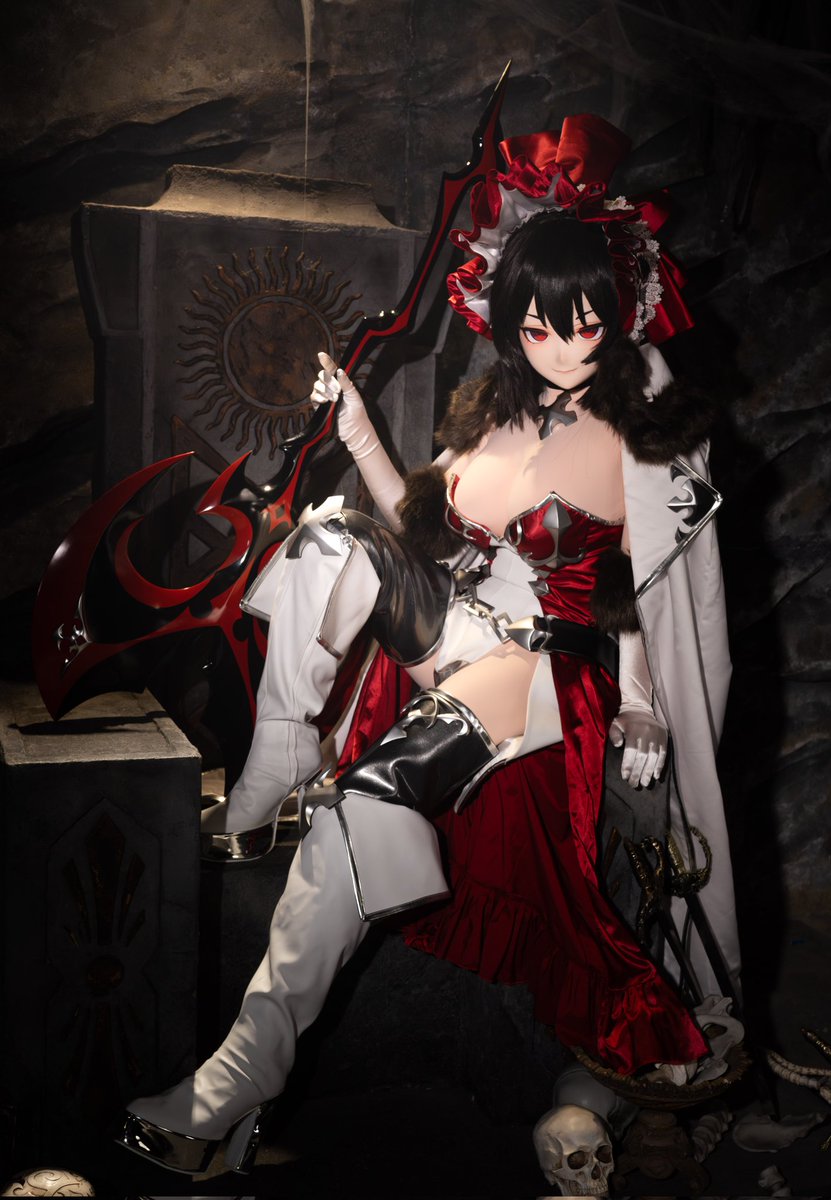 Raimu_miracle's tweet image. 「わらわの城に土足で入り込んでくるとはいい度胸じゃのう。」
「竟敢擅自闖入妾身的城堡，真是好大的膽子阿。」

在新佔領的城堡裡，伊莉亞端坐王座，面對入侵者說出這句話，很有魔王的氣勢呢。

超級感謝@kelliecosplayer的拍攝與協助！
#kigurumi