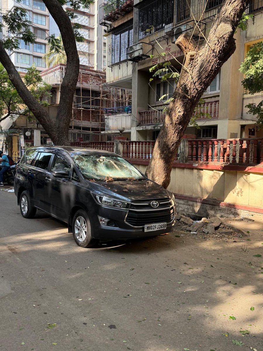 Dr Jatin Kothari MD DM FISOT FISN FICN FASN FRCP (@kotharijatin) on Twitter photo Outside hinduja hospital khar today morning <a href="/mybmc/">माझी Mumbai, आपली BMC</a> <a href="/Santosh_Andhale/">Santosh Andhale</a> . Thank god no injuries 🙏😢 Outside hinduja hospital khar today morning <a href="/mybmc/">माझी Mumbai, आपली BMC</a> <a href="/Santosh_Andhale/">Santosh Andhale</a> . Thank god no injuries 🙏😢