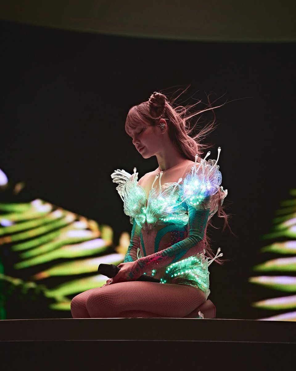 OneilyMusic's tweet photo. LISA glows in radiant new photos from Coachella 2025. https://t.co/m9vKrMy72y