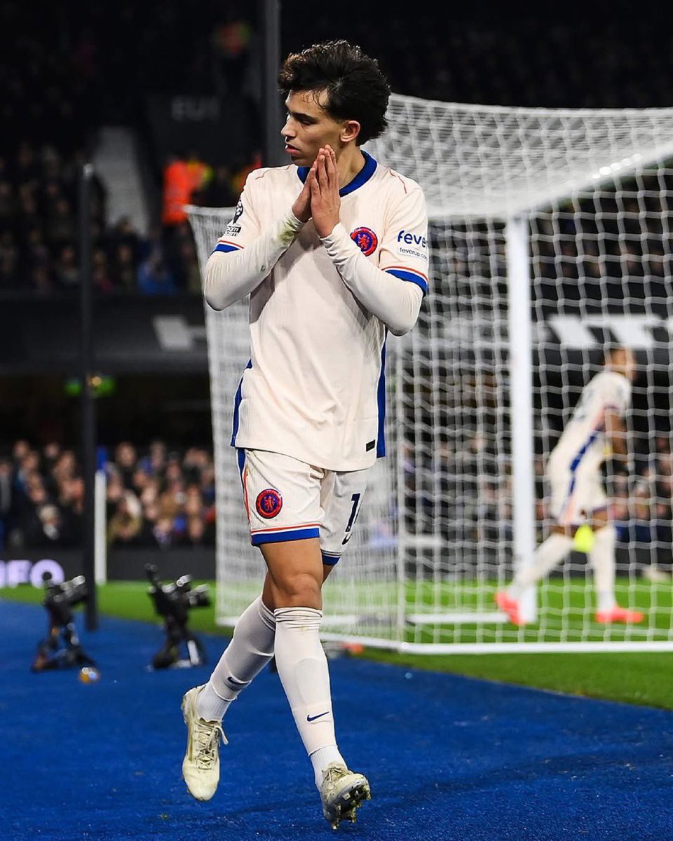 FutebolChelsea's tweet photo. There’s one man that can save us https://t.co/4gRmERegjc