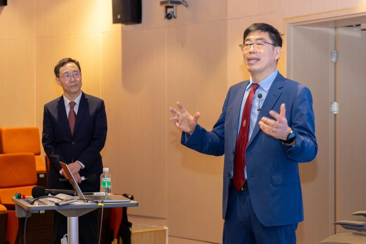 HKUSTGuangzhou's tweet photo. We were honored to invite Professor Zhanfeng CUI to speak at the recent HKUST(GZ) University Forum. 🌟

#Oxford #Biomedical #Engineering #IChemE #AIMBE #RAEng #MedSci #OnlnHKUSTGuangzhou #InnovativeHKUSTGuangzhou https://t.co/Knkm3YWnhx