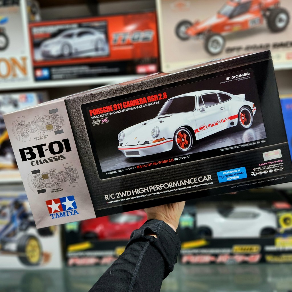 hearnshobbies's tweet image. The Porsche 911 Carrera RSR 2.8 kit comes pre-painted and ready to go—short wheelbase, mid-rear motor, rear-wheel drive. 🏁

Beginner-friendly, but still a thrill for the ones who’ve been doing this a while!

Get yours now: tinyurl.com/mvce262w

#rcbuild #rccars #tamiyaRC