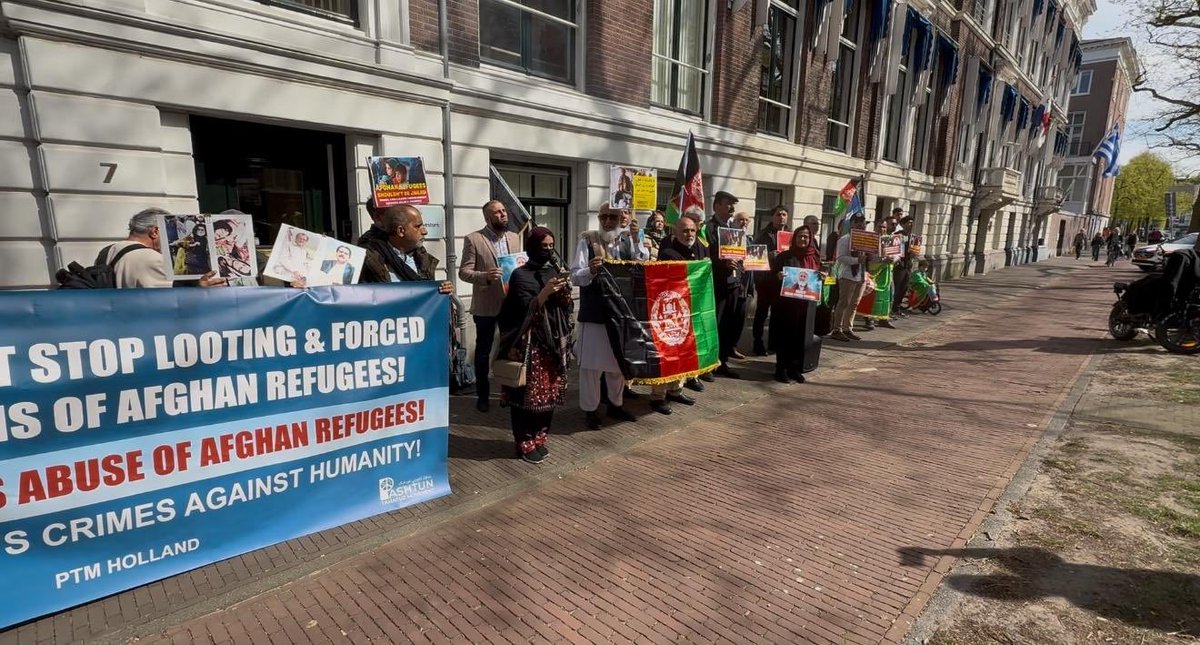 #Netherlands 🇳🇱: #TheHague - The #PashtunTahafuzMovement (PTM) protested outside the Pakistani Embassy &amp; Dutch Parliament against Pakistan's forced deportation of Afghan refugees. #BNM Netherlands chapter joined the rally. #RefugeeRights #Solidarity