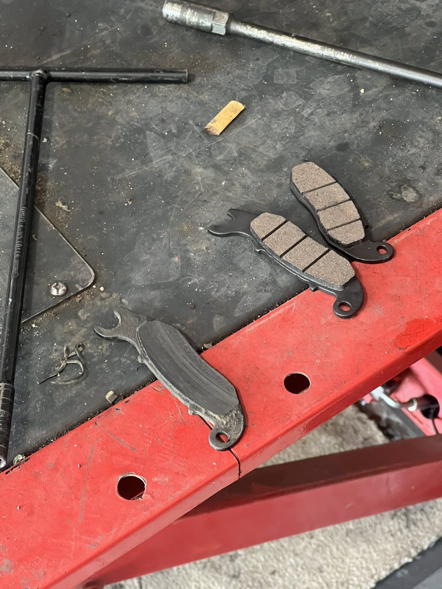 一万多公里几乎只用前刹，磨没了