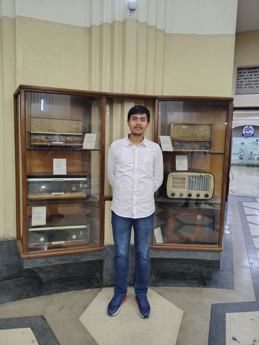 amankumarae's tweet photo. जिसे कभी "बीते दौर का मीडिया" कहा गया, अब वही रेडियो बना है युवाओं की नई उड़ान का मंच!
@mybharatgov और @prasarbharati की ऐतिहासिक पहल से देशभर के युवाओं को मिल रहा है रेडियो की बारीकियाँ सीखने का मौका। मुझे भी @AkashvaniAIR दिल्ली में इस बदलाव का हिस्सा बनने का अवसर मिला है। https://t.co/ePXTgB4ZwF
