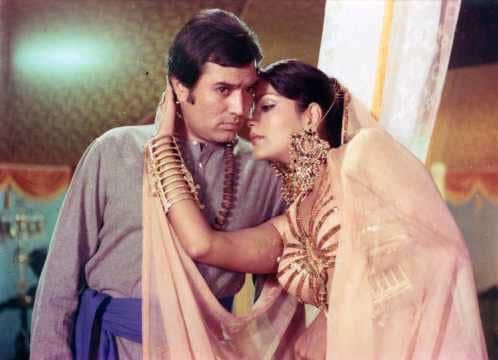 BollyMemories's tweet photo. #42YearsOfJaanwar 15Apr1983
#RajeshKhanna #ZeenatAman #YogeetaBali #Pran #PardeepKumar #NirupaRai #PremChopra
#MajroohSultanpuri
#LaxmikantPyarelal
#AliRaza https://t.co/k8oEYV2oV4