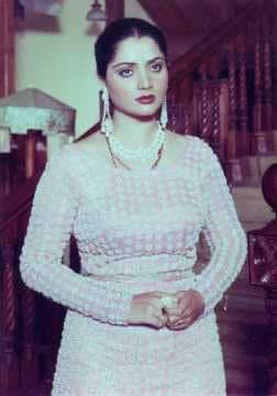 BollyMemories's tweet photo. #42YearsOfJaanwar 15Apr1983
#RajeshKhanna #ZeenatAman #YogeetaBali #Pran #PardeepKumar #NirupaRai #PremChopra
#MajroohSultanpuri
#LaxmikantPyarelal
#AliRaza https://t.co/k8oEYV2oV4