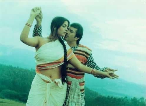 BollyMemories's tweet photo. #42YearsOfJaanwar 15Apr1983
#RajeshKhanna #ZeenatAman #YogeetaBali #Pran #PardeepKumar #NirupaRai #PremChopra
#MajroohSultanpuri
#LaxmikantPyarelal
#AliRaza https://t.co/k8oEYV2oV4