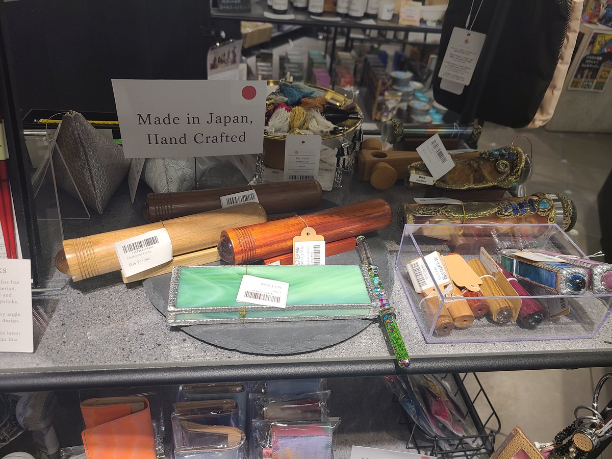 seplumo_shop's tweet photo. 新しいブランド入りました❗
万華鏡専門店カレイドスコープ昔館
色んなデザイナーさんによる万華鏡です✨
気になる方は、お早めに🍀😍
#seplumo 
#ハラカド
#SDGs 
#万華鏡 https://t.co/pLMhjB9cGl
