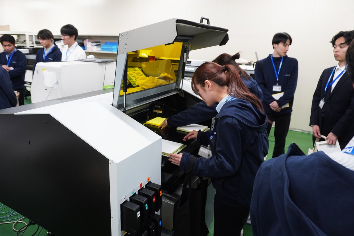 RolandDG_PR's tweet photo. 🌟新入社員研修でデジタルプリンティング事業の製品体験会を開催しました!🌟
昨年に引き続き、今年も入社2年目の先輩社員が指導を担当し、和やかな雰囲気の中で進行しました。
これからの皆さんの活躍が楽しみです!✨
#rolanddg #DGSHAPE #新入社員
Our new employee training featured a product experience session for the digital printing business. Second-year employees led the session, fostering a friendly environment.
Looking forward to everyone's future contributions! ✨
#rolanddg #DGSHAPE #NewHires