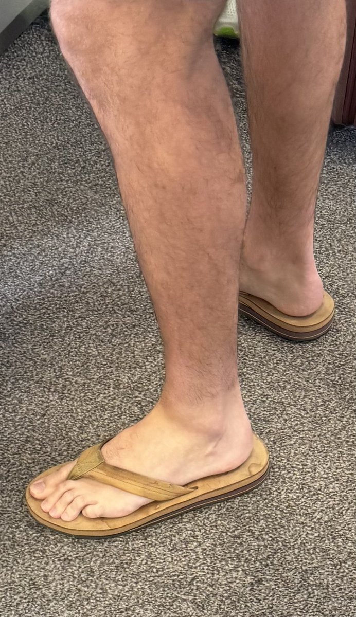 AFlipFlopGuy's tweet photo. Caught these at the airport leaving Coachella 

#bigfeetmen
#bigfeetguys
#malefootworship
#sweatyfeet 
#footfetishnation
#malefeet
#gay #gayfeet
#footfetish #feetpics
#mensfeet #footworship #gaymensfeet #malefeet #FeetPictures #feetpic #toes #publicfeet #feetpic #flipflops #feet https://t.co/NTndB6AmEj