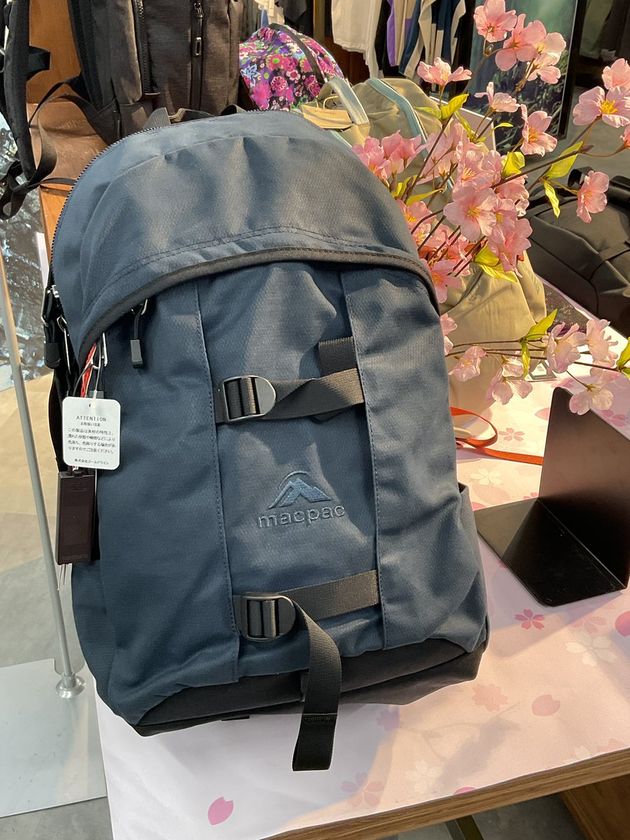 ishiichiba's tweet photo. 石井スポーツヨドバシ千葉店
ザックウェアコーナーです🏔️
Macpac春の新作入荷しました☘️
ダッフルバッグ、マナカウ、ヘスパー他タウンユースザック、ポーチもあります!
毎日10:00〜22:00まで営業中でので千葉駅にお立ち寄りの際は是非お越し下さい♪
#Macpac https://t.co/CRL9iQCzOv