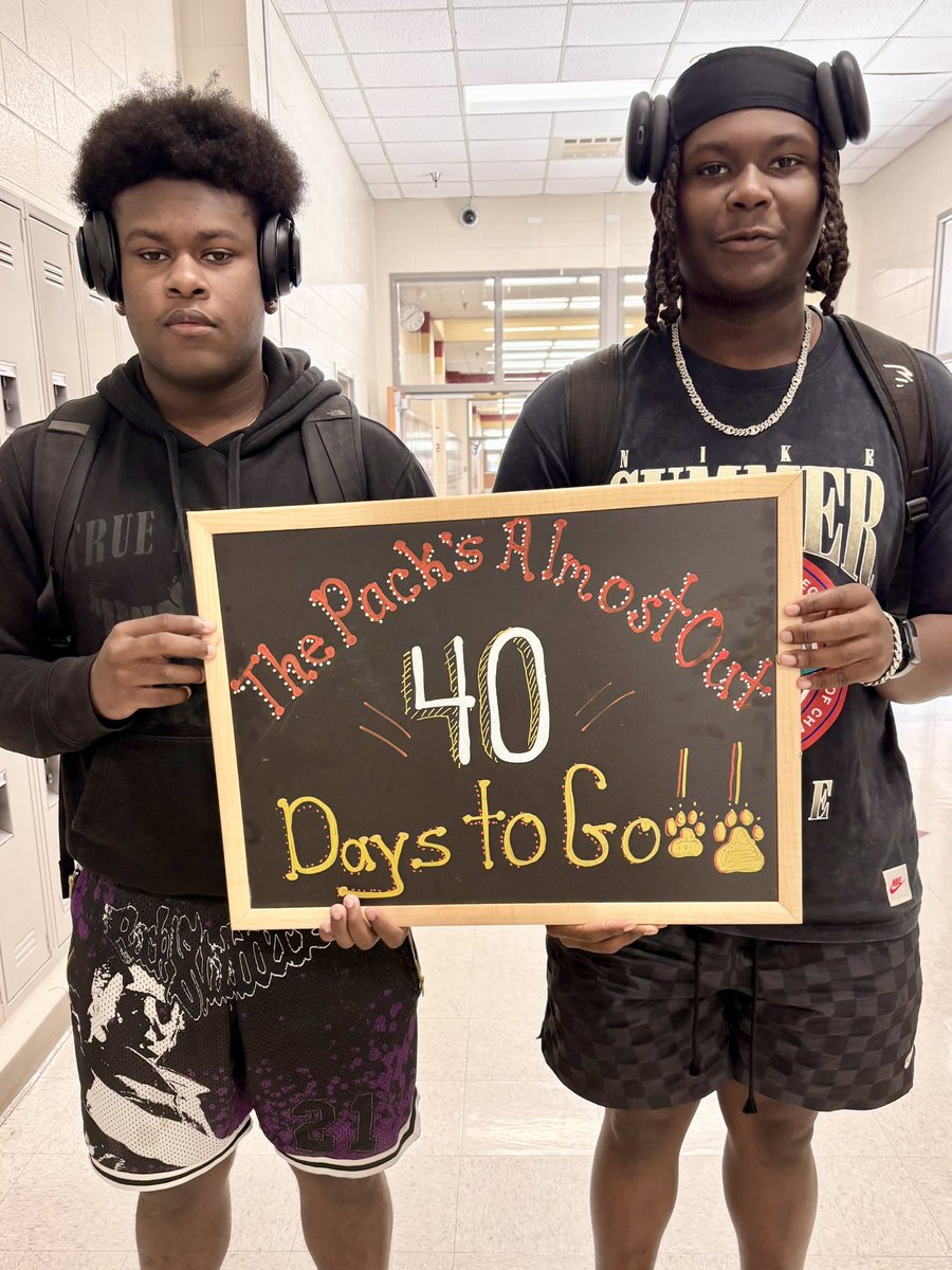 hatfieldnomore's tweet photo. #40daycountdown #Seniors #romewolves https://t.co/1NiqK4KSHs