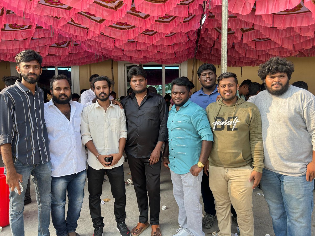 Clement_Suriya's tweet photo. With our Chengalpattu OSFC ❤️
Had a kadavul dharisanam with all of them😍❤️
We will work constantly and Develope our OSFC even more stronger 🔥
@Suriya_offl
#RetroFromMay1
#TheOneFromMAYONE https://t.co/2qhlHC5oVN