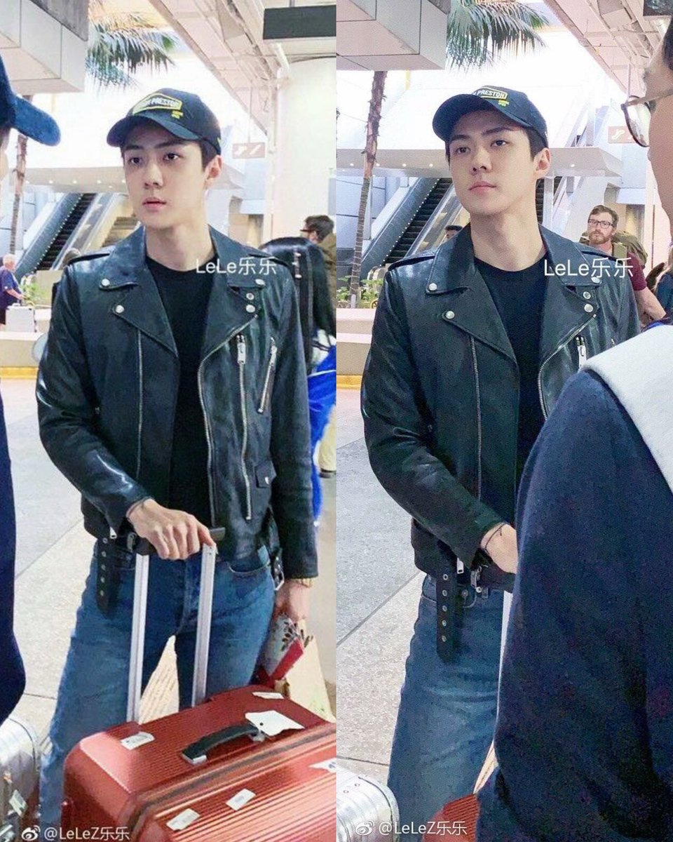 Just Sehun with his leather jacket 🖤

#SEHUN #세훈