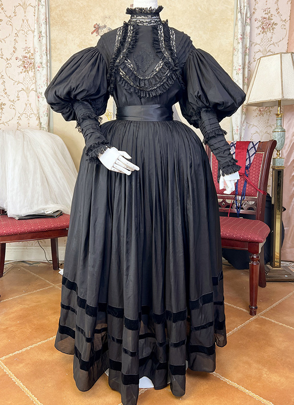VictorianGown's tweet photo. 2025 New Customize Edwardian Victoiran Dresses &amp; Ball Gowns Historical Fashion Costumes

https://t.co/y2pAeWSggl

#victorianfashion #victoriandress #victorianballgown #victorianera #HistoricalFashion #edwardianfashion #1880sfashion #perioddress https://t.co/C6JU0KJ9vJ