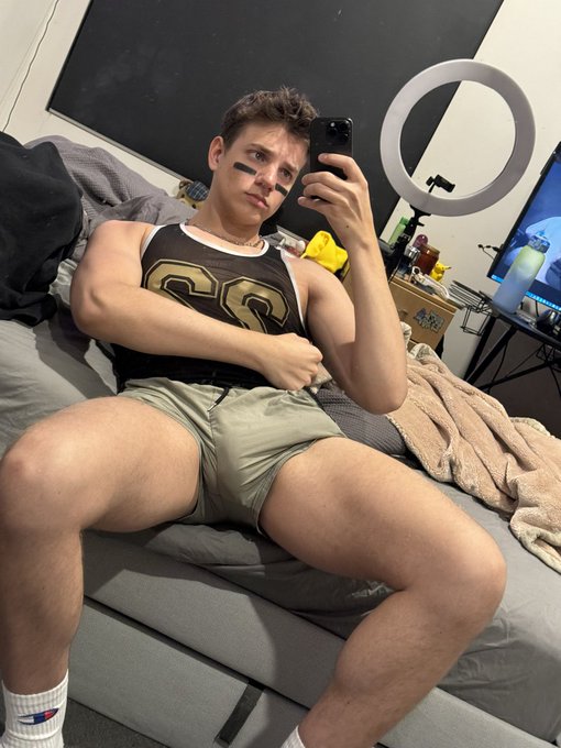Watch Connor Peters's leaked NSFW photo on TwXstars