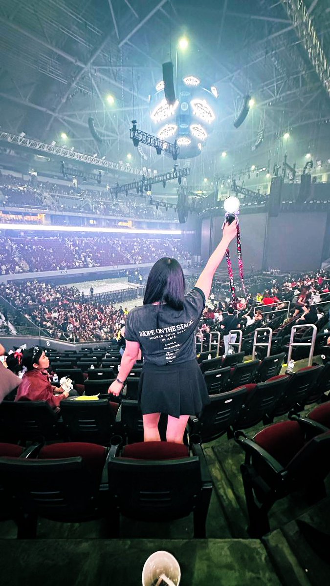 k7kimsan's tweet photo. JHOPE IN MANILA! 😭❤️ #HOPE_ON_THE_STAGE_TOUR_Manila https://t.co/iONZKUxd8h
