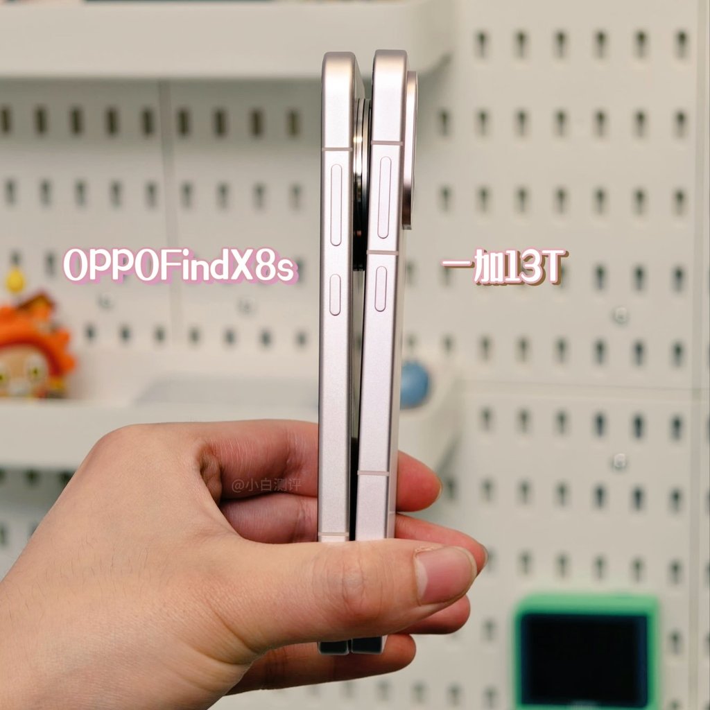 rajAnoop_'s tweet photo. OnePlus 13T ๐ Oppo Find X8s Side-by-Side hand-on๐คณ
#Oneplus #oneplus13t #OPPOFindX8s https://t.co/6J0tnwg3d3