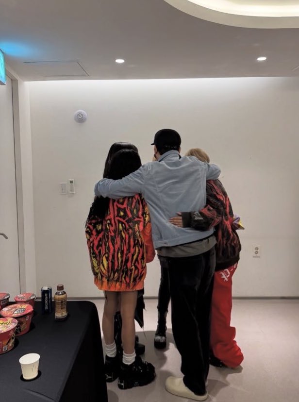 FUCK YOU YG IF YOU SEPARATE OUR BEST GIRLS AGAIN THERE WILL BE BLOODBATH I AM TELLING YOU!!!!!!!!!