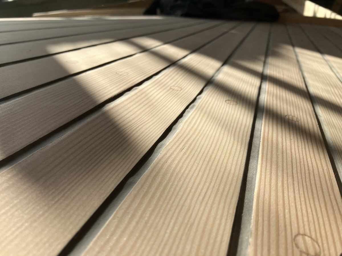 Meillä osataan rakentaa veneitä, mutta veistoa perinteisin materiaalein ja menetelmin opetetaan enää muutamassa paikassa. Eurajoen Opistolla on veistetty vuosien varrella yli 300 #limisaumaista venettä, toinen toistaan hienompia käsityötaidon näytteitä. Upeaa rannikkoperinnettä👌