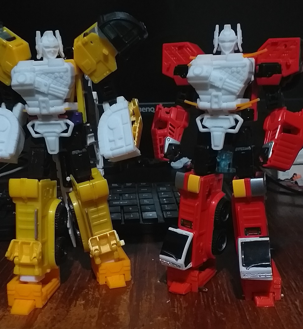 MavDoodles's tweet photo. Made some changes for easier installation, the neck plate and matrix cover used to be friction joints, they're now hinges that need 2 mm pins (a toothpick can do the job). The original joints were too tight and could be easily broken. Also got the final model for the gauntlets :D https://t.co/Mz4TIBwir1