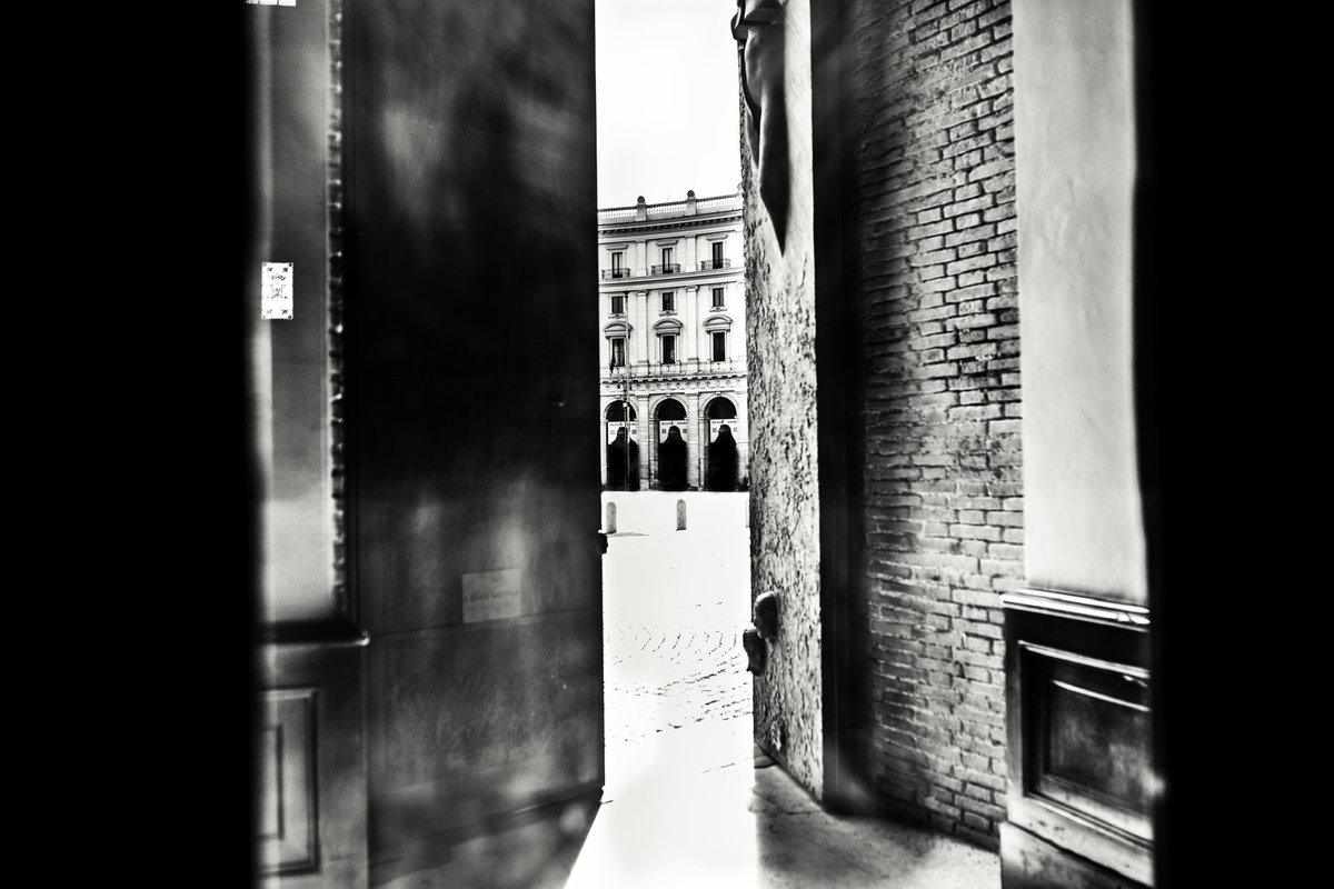 antoniocrialesi's tweet photo. #fotografiabiancoenero #biancoenero #fotobn #bn #interno #paesaggiourbano #interior #documentingstreet #urbanlandscape #urbanphotography #urbanscene #photonarrative #blackandwhite #blackandwhitephotography #bnw #bnwphotography #photography #bw #photo https://t.co/syUyHxY2Rq