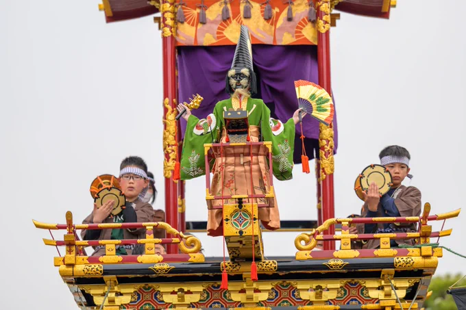 14時から各屋台蔵で、からくり奉納が行われます。 #高山祭