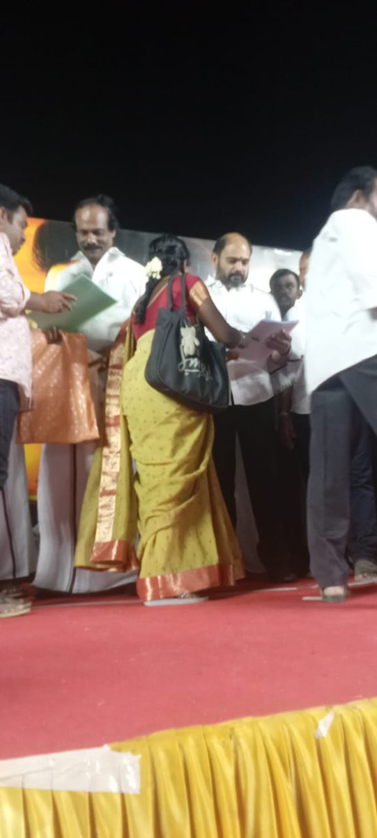 LoganathanPal12's tweet photo. கடந்த  14 ஆண்டுகளாக நிரப்பப்படாமல் உள்ள இடைநிலை ஆசிரியர்களின் பணியிடங்களை 14,000 ஆக உயர்த்த வேண்டி மனு அளிக்கப்பட்டது https://t.co/nlsrGvrfWJ