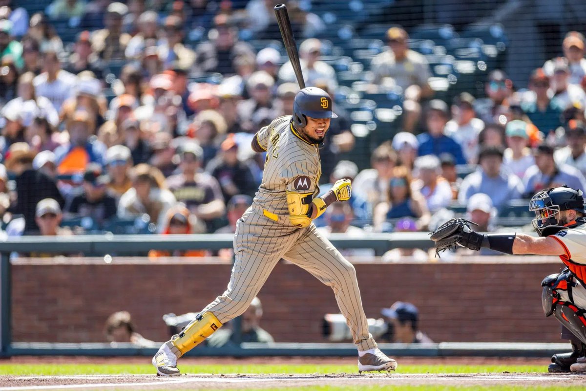 USSportsRush's tweet photo. ⚾️ Luis Arraez is UNSTOPPABLE! 🔥 .362 BA, 9-game hit streak, and pure magic at the plate for SD. Is he the NL’s MVP? https://t.co/AgQNFfAEev

#Padres #LuisArraez #MLB #Baseball #NLWest https://t.co/MpdYqsyI9s
