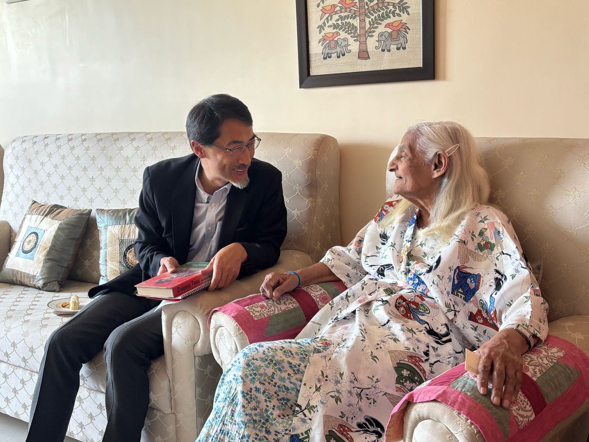 JapanAmbIndia's tweet photo. I had the honor of meeting Ms. Asha Sahay Choudhry, who was born in 🇯🇵 in 1928 &amp; joined the Rani of the Jhansi Regiment, inspired by Netaji Subhash Chandra Bose, dedicating herself to India's independence. Deeply admire her devotion to her motherland &amp; wish her continued health. https://t.co/CX2IwapkGO