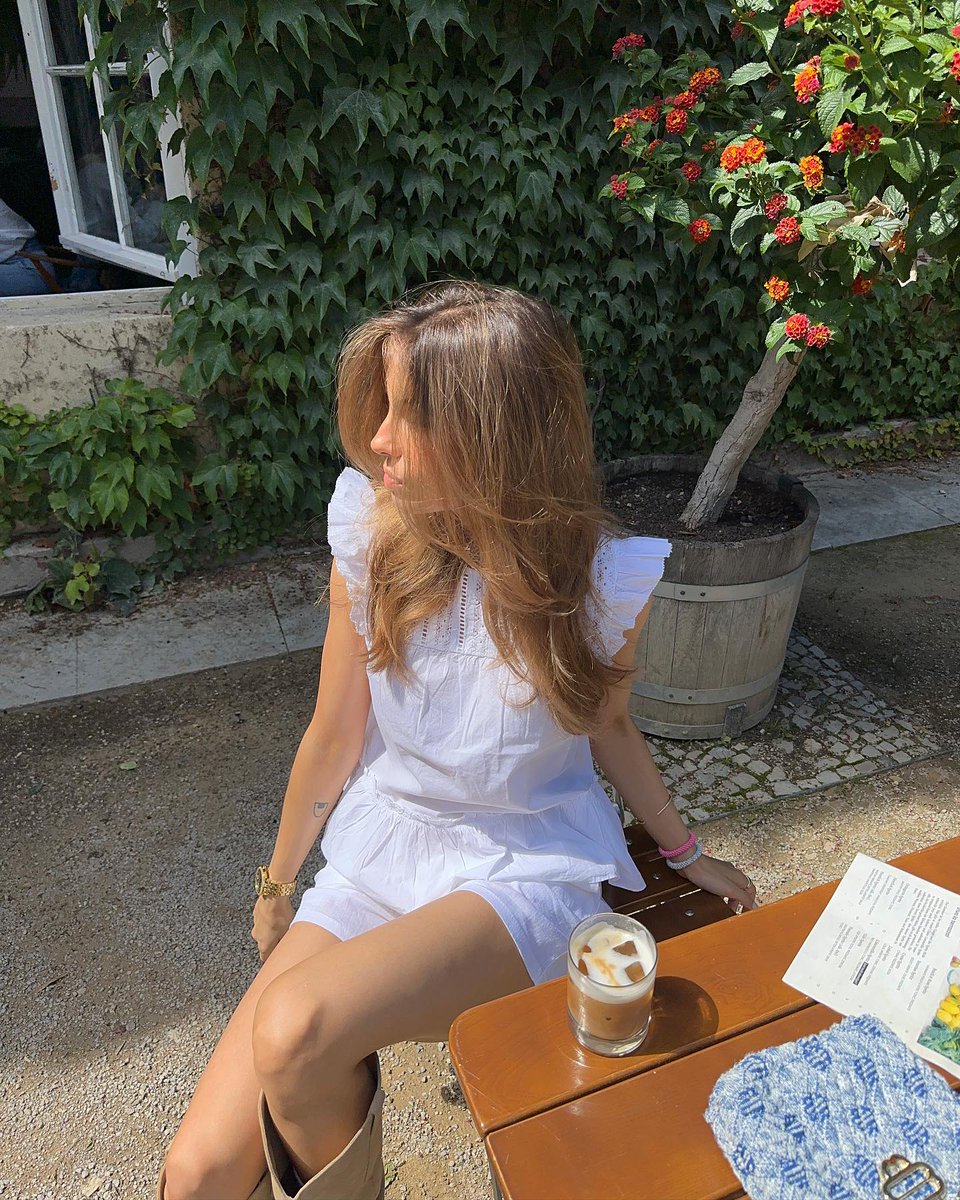 Just taking a moment to relax and enjoy the view! 🌟👜 #OutdoorVibes #Chillin