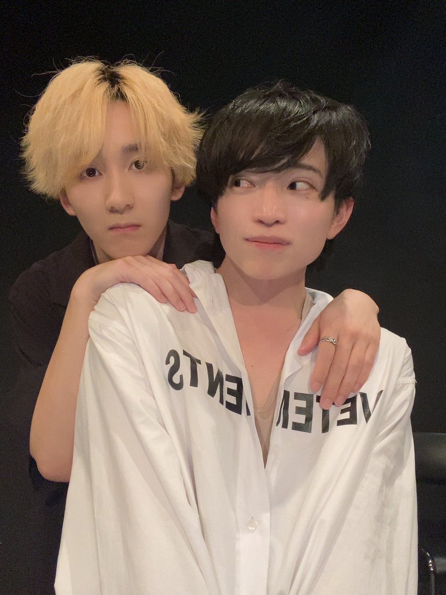 itomannara's tweet photo. 遅くなりましたが
#BLover vol.6 大千秋楽でした
カテコ挨拶でもありましたが僕達の作り上げてきた作品を昇華してくれるのはお客様達で、今回も遠方からだったり怪我等がありつつも足を運んで下さったりお仕事頑張って休みを取ってくれたり本当に皆様に支えられた7公演でした
またBL朗読絶対やろうね📚 https://t.co/tx3WyenNOW