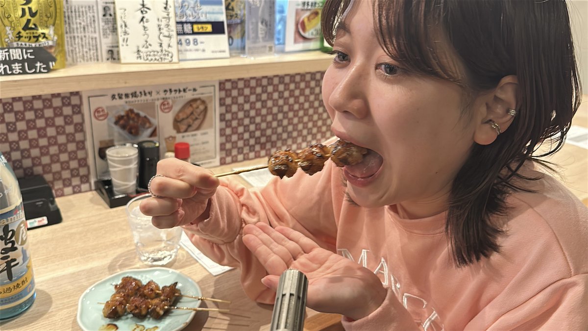 kbc_koyukittai's tweet photo. 今回は久留米市の「ほたる川」。27年目の老舗には、吉川晃司似の大将がいます！名物は丸腸ごぼう。プリプリの丸腸が串に刺さって秘伝のタレでいただきます！来週月曜日までにリポストするだけで今回は薩摩酒造の「芋屋波平」が当たるかも！＃懸賞　#プレゼント企画開催中 https://t.co/84FJy0t3AJ