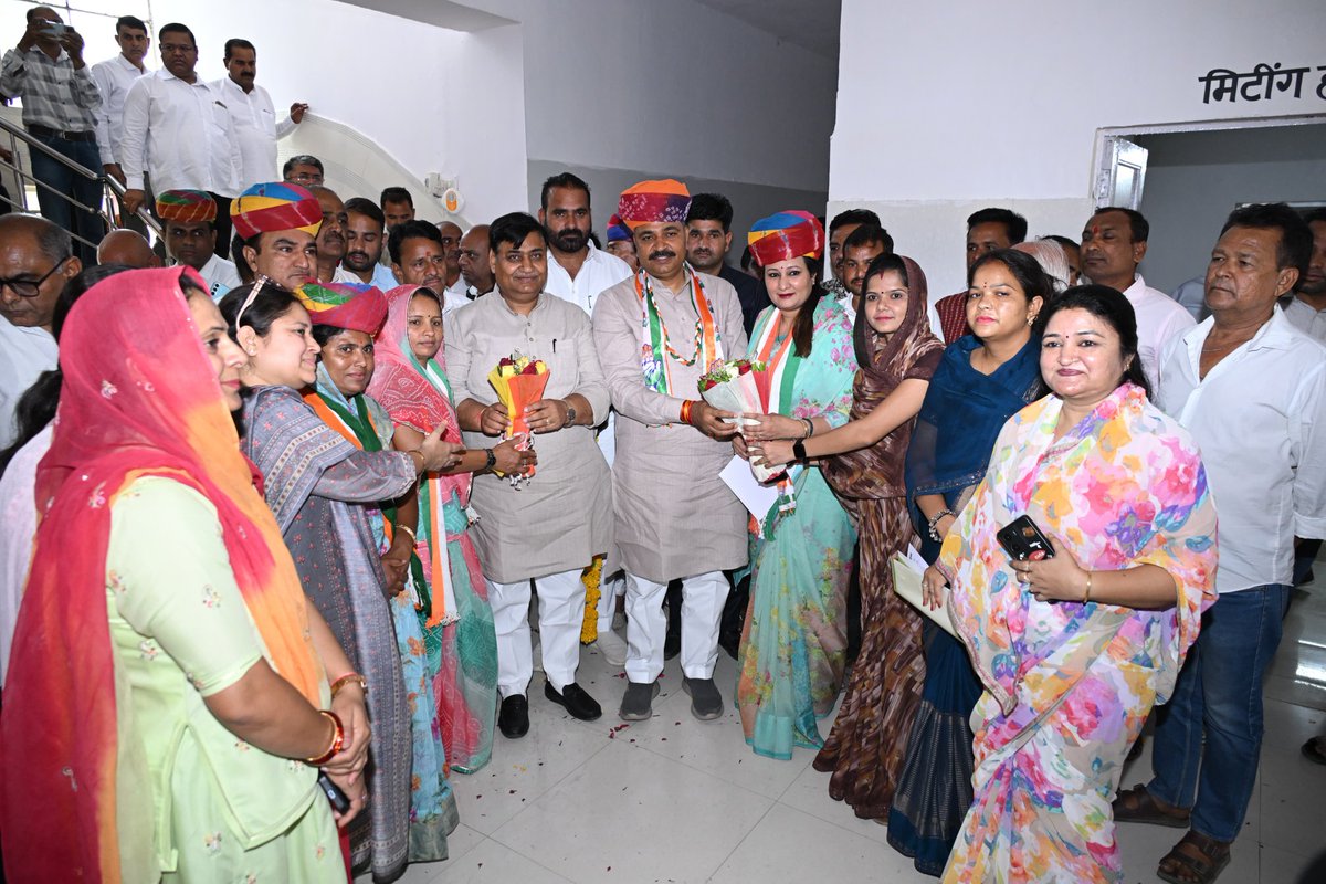 TikaRamJullyINC's tweet image. पाली सर्किट हाउस में कांग्रेस कार्यकर्ताओं एवं आमजन से मुलाक़ात l #जनसुनवाई 
#Pali #Rajasthan