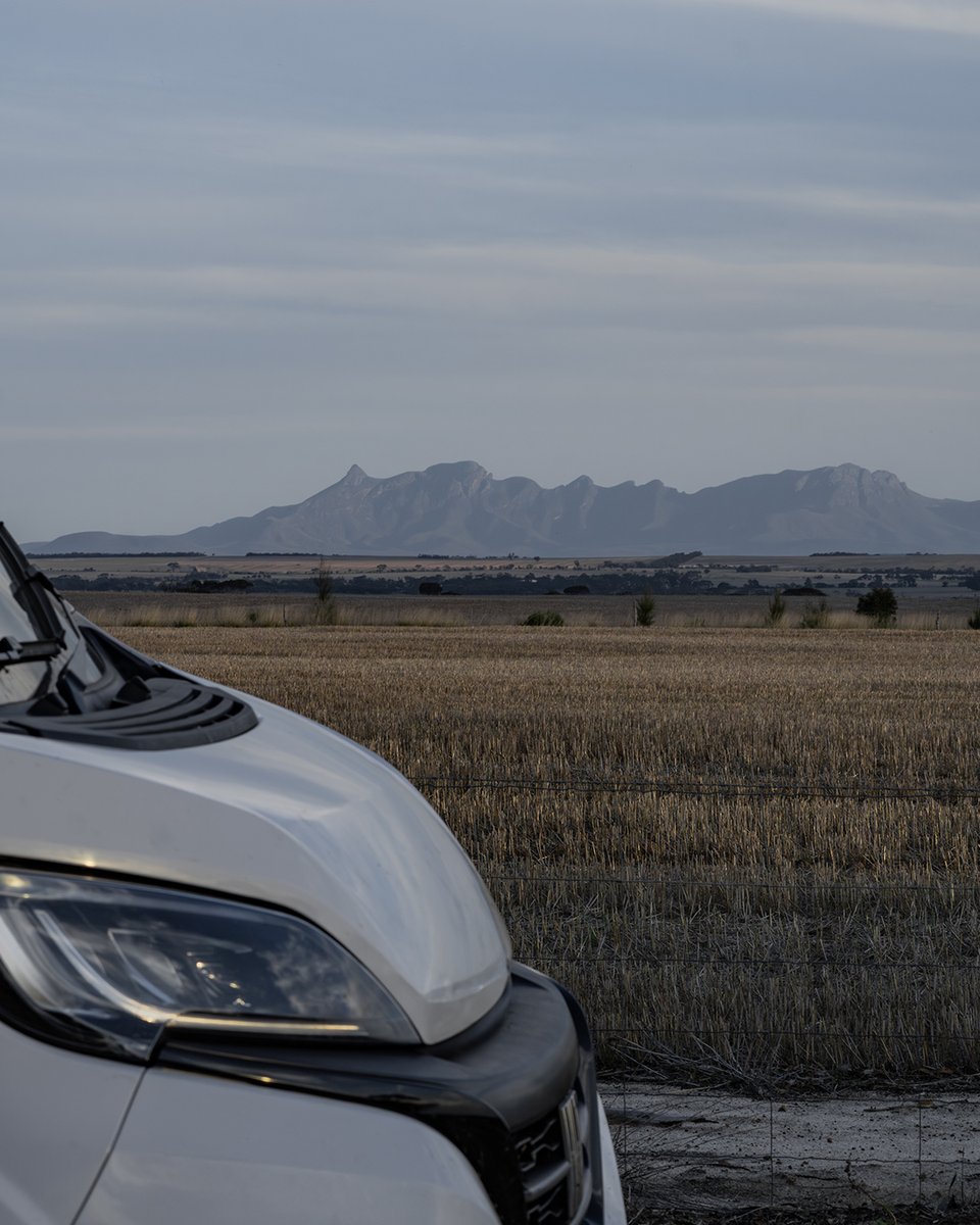 gointerstate's tweet image. Bluff Knoll is the most popular trail in the Stirling Range with outstanding 360-degree views from the summit. (On a non white-out day).⁠
⁠
It&apos;s worth a visit even if you&apos;re not walking the trail to the summit, lookouts surrounding the parking area offer spectacular views. 🌲