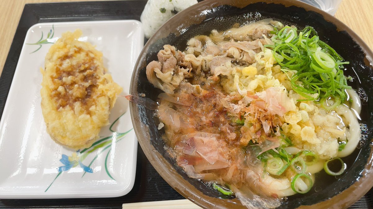 ひょうが降ってるなう😇😇

むらさきのうどん美味しい(*´～｀*)ŧ‹"ŧ‹"ŧ‹"

 #ディズニーステップ