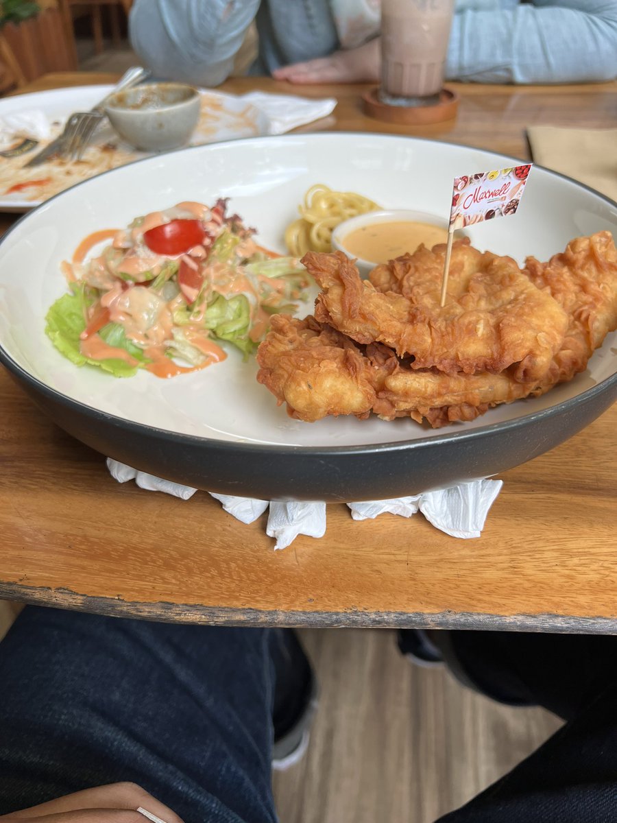 rzhafrandy's tweet photo. Jangan pernah ngebahas hal berat dan serius di meja makan bukan ? https://t.co/RyQiEUsKWt