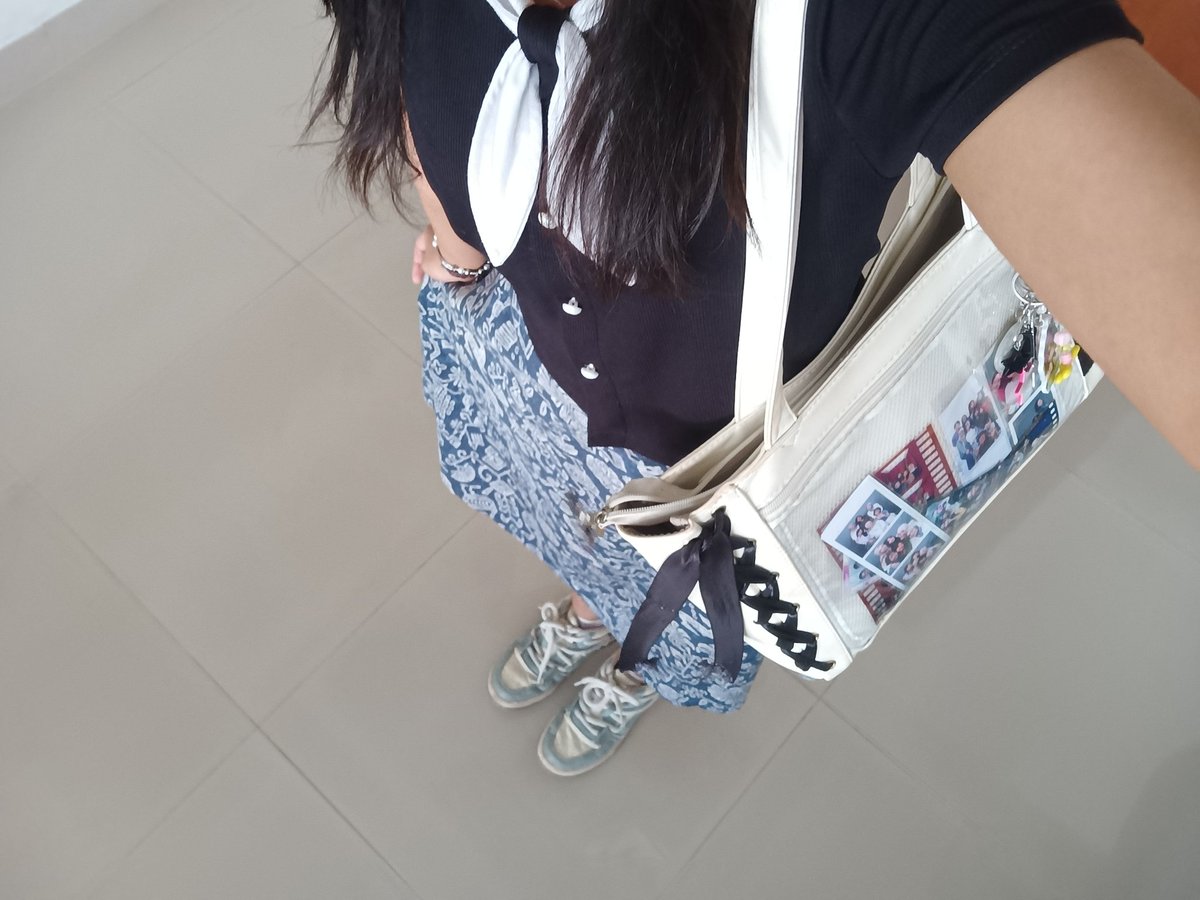 dipyency's tweet photo. skirt day ✿❛◡❛ https://t.co/iMaNNFBHiv