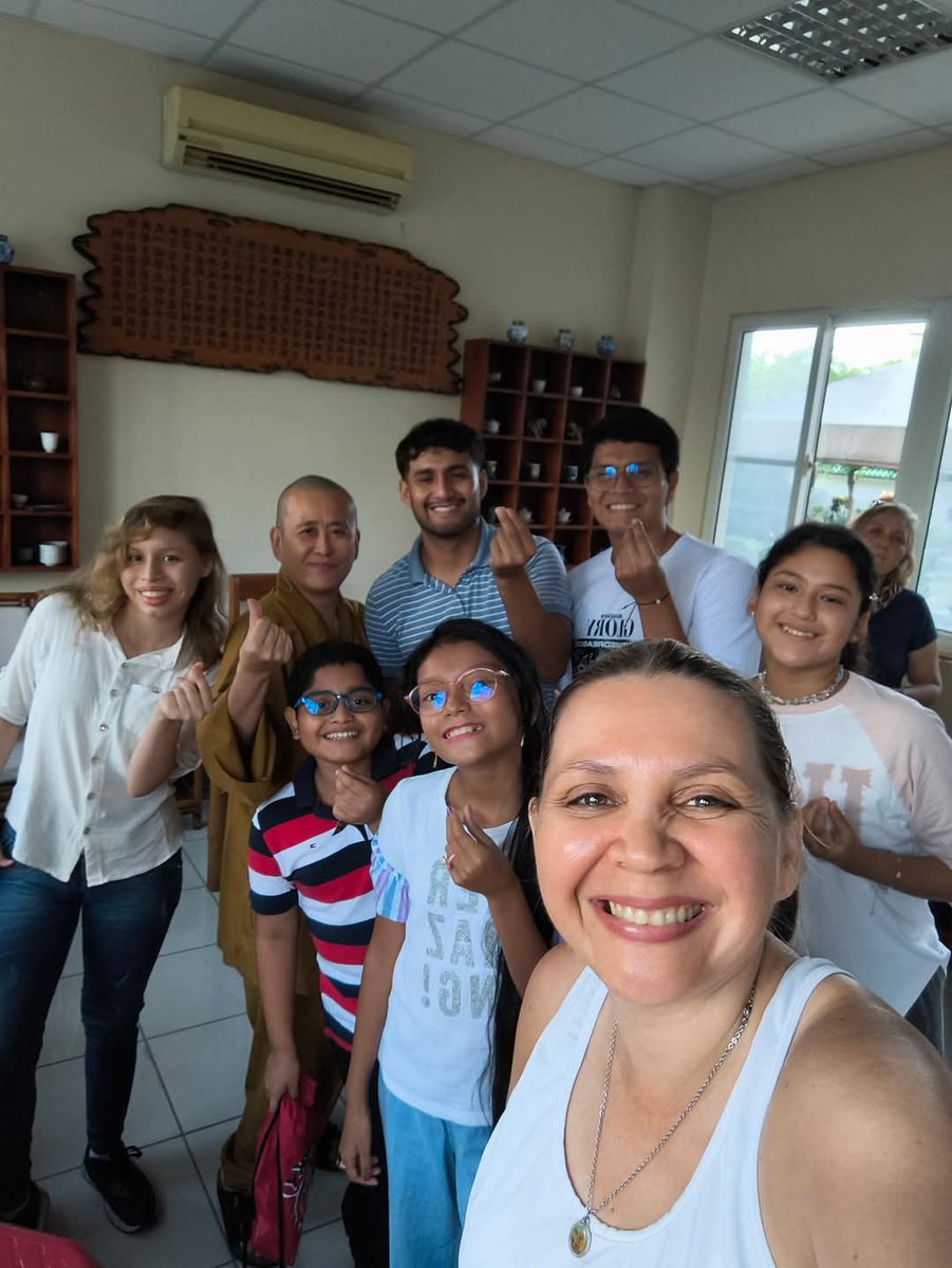 e_comunicar's tweet photo. 🗣️Comunicarse es conectar con la paz y la alegría, para que los mensajes expresados sean activos y genuinos🤳

@ecomunicar.desarrollo https://t.co/DaRwyKp51a