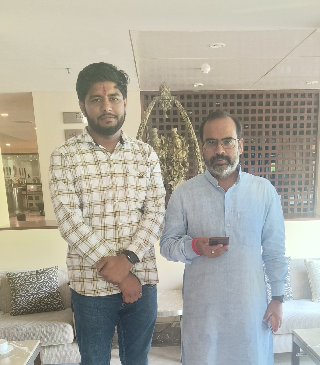 IAnuragPathak's tweet photo. राजनगर विधानसभा के लोकप्रिय विधायक बड़े भाई आदरणीय @ArvindPateriyaa जी भाईसाब को जन्मदिन पर बहुत बहुत बधाई और शुभकामनाएं।
बाबा महाकाल की कृपा आप पर बनी रहे। https://t.co/vpG8mqS7su